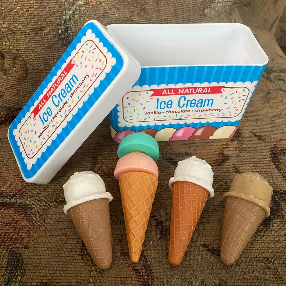 Melissa and Doug Ice Cream Container and Ice Cream Playset